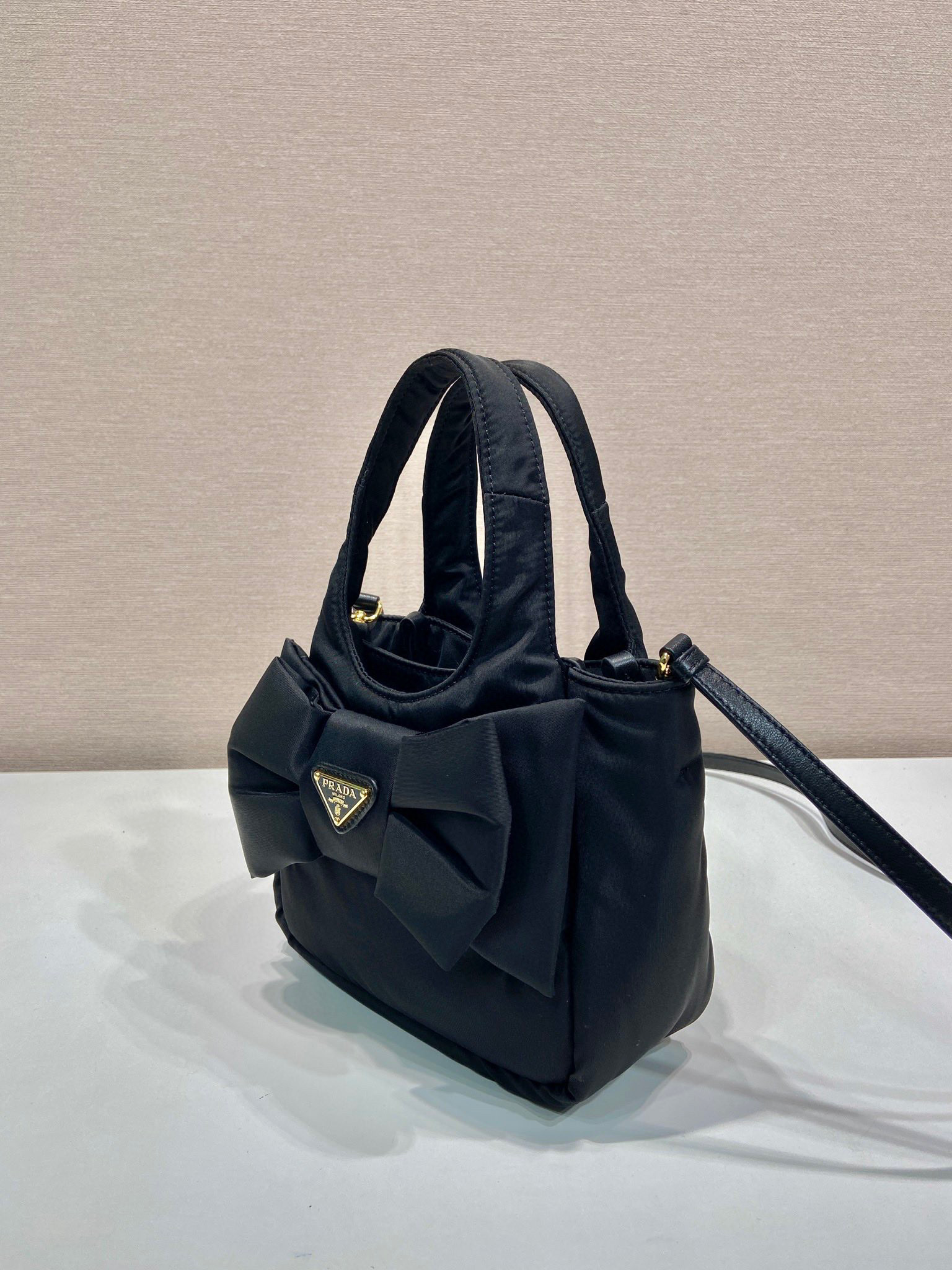 Prada Handtasche Größe: 18 * 15,5 * 10 cm