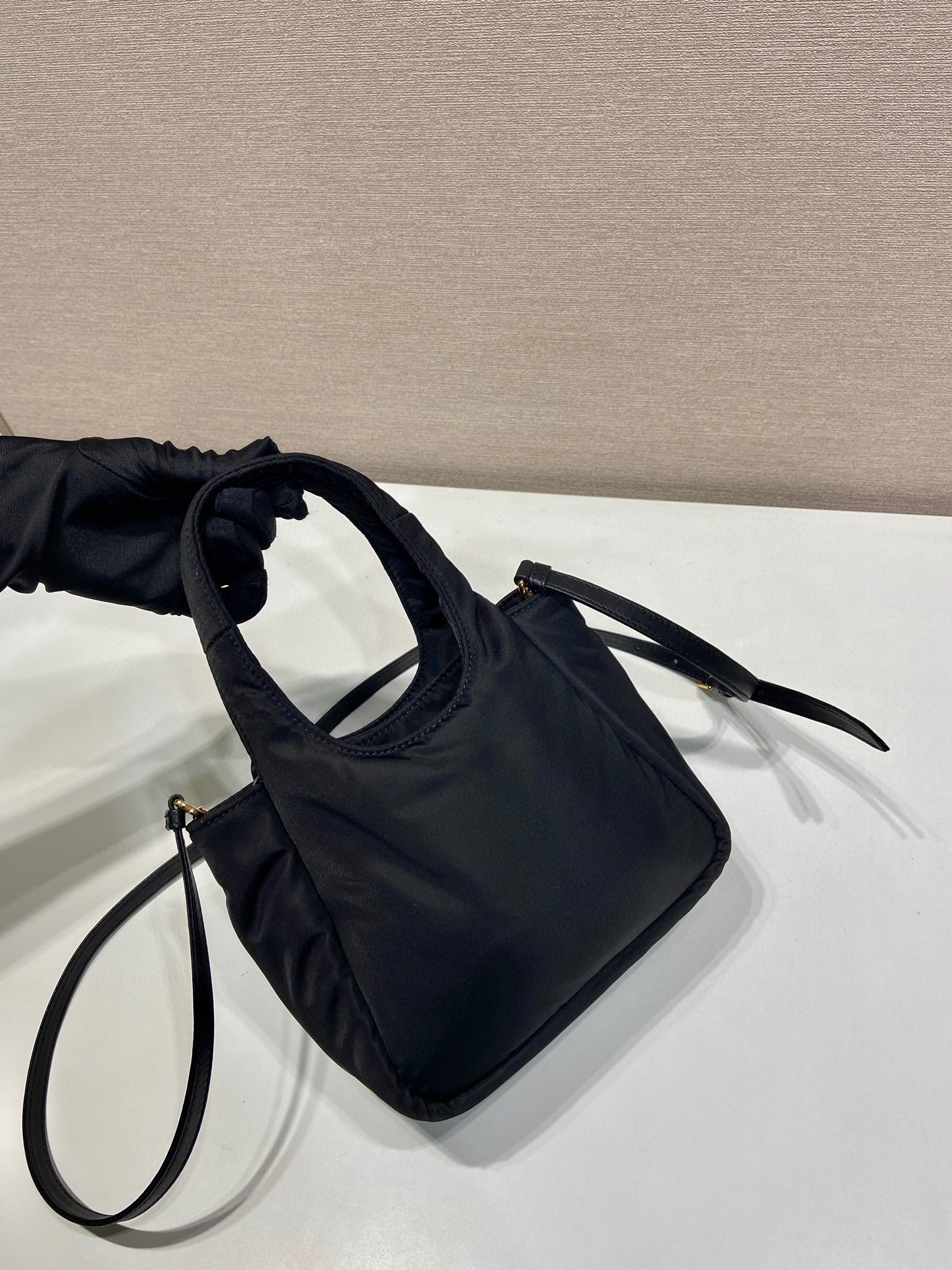 Prada Handtasche Größe: 18 * 15,5 * 10 cm