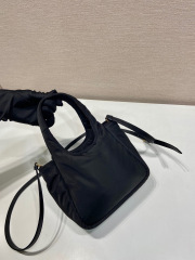Prada Handtasche Größe: 18 * 15,5 * 10 cm