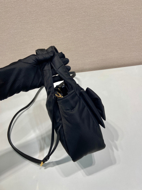 Prada Handtasche Größe: 18 * 15,5 * 10 cm