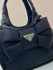 Prada Handtasche Größe: 18 * 15,5 * 10 cm