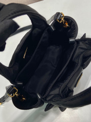 Prada Handtasche Größe: 18 * 15,5 * 10 cm