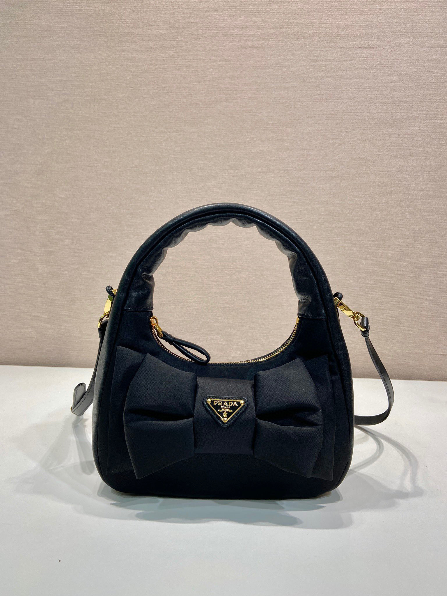 Prada 手袋尺寸：22*13*7cm