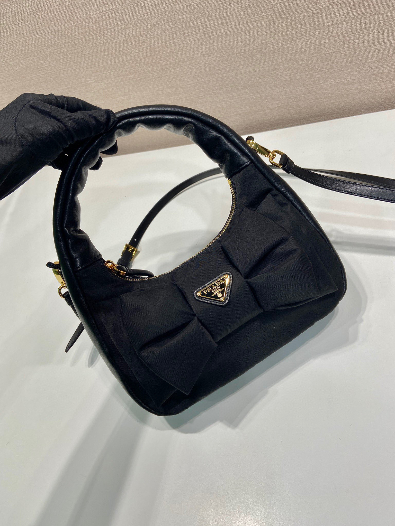 Prada 手袋尺寸：22*13*7cm