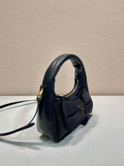 Prada 手袋尺寸：22*13*7cm