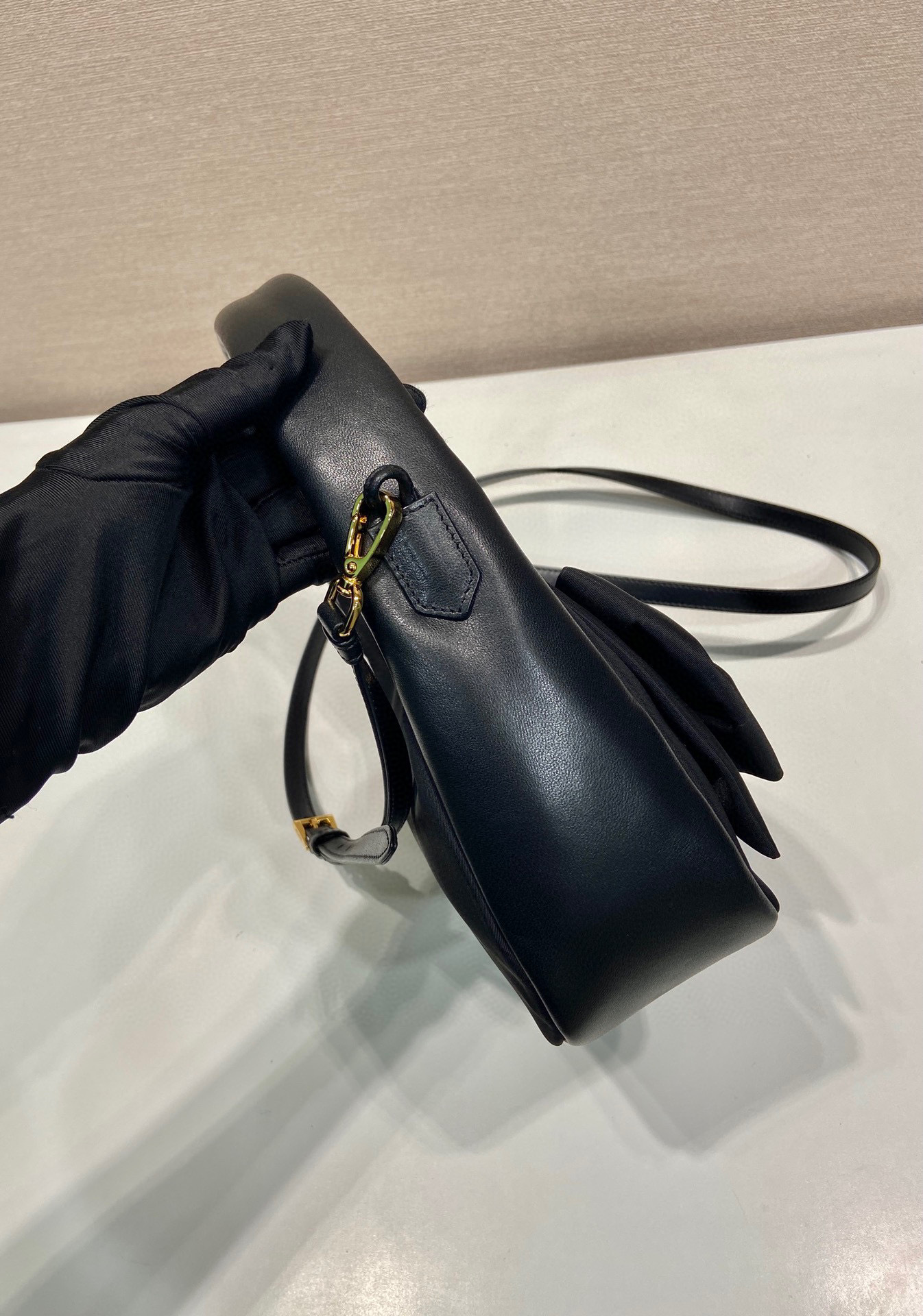Prada 手袋尺寸：22*13*7cm