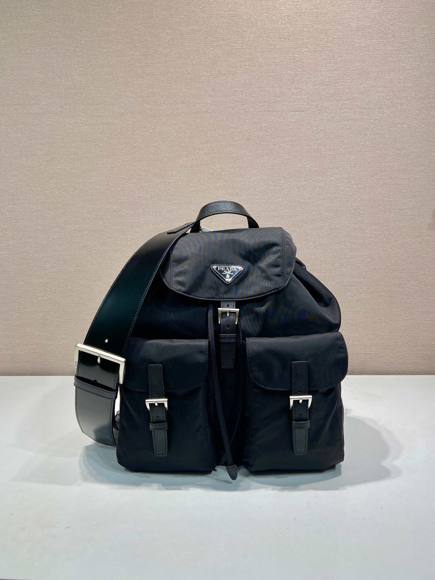 Prada 背包 尺寸：34*39*15cm