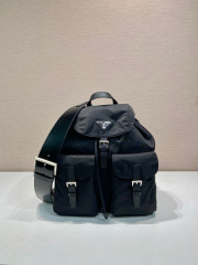 Prada 背包 尺寸：34*39*15cm