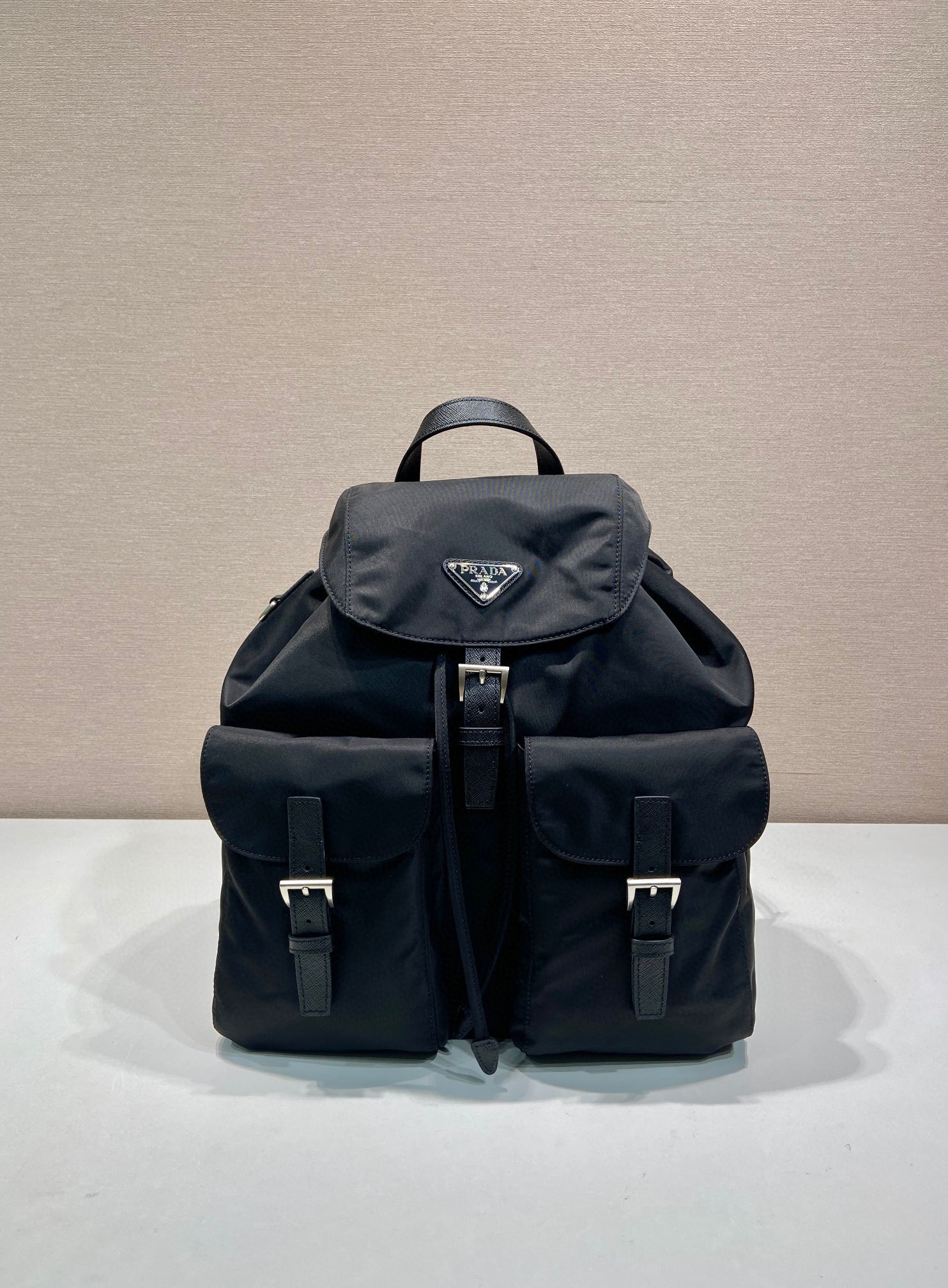 Prada 背包 尺寸：34*39*15cm
