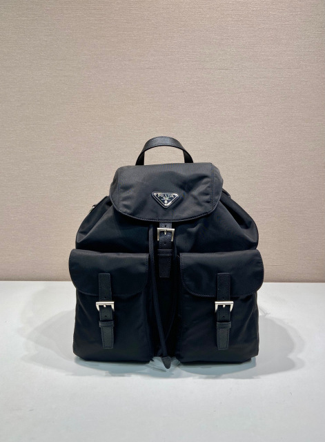 Prada 背包 尺寸：34*39*15cm