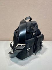 Prada 背包 尺寸：34*39*15cm