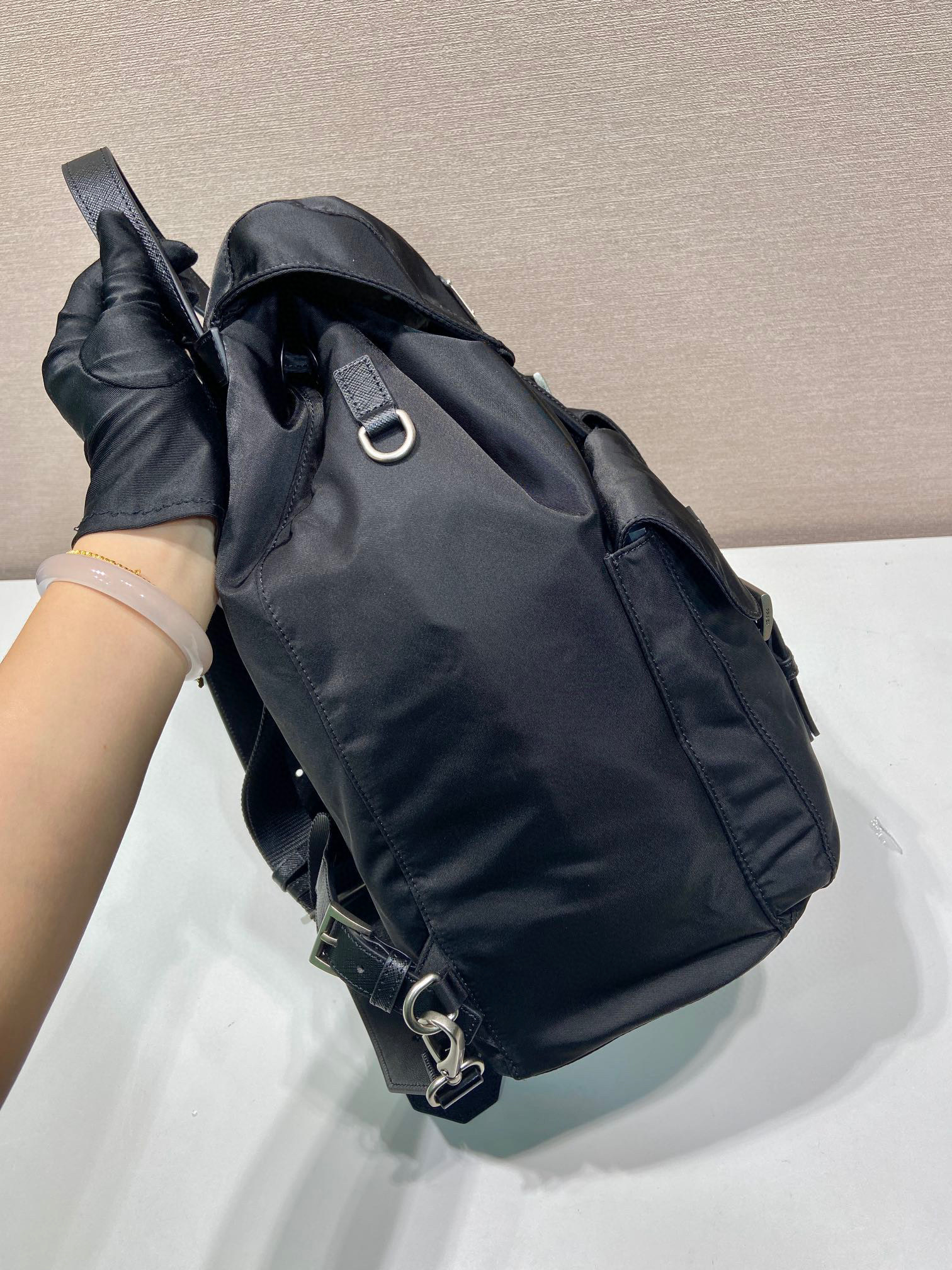 Prada 背包 尺寸：34*39*15cm