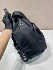 Prada 背包 尺寸：34*39*15cm