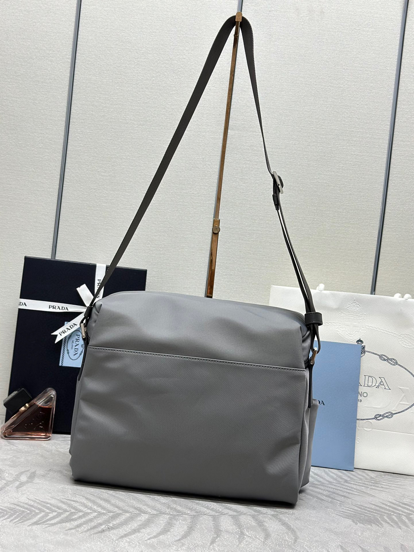 Prada 背包 尺寸：29*23*15cm