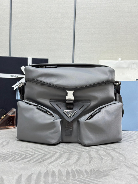Prada 背包 尺寸：29*23*15cm