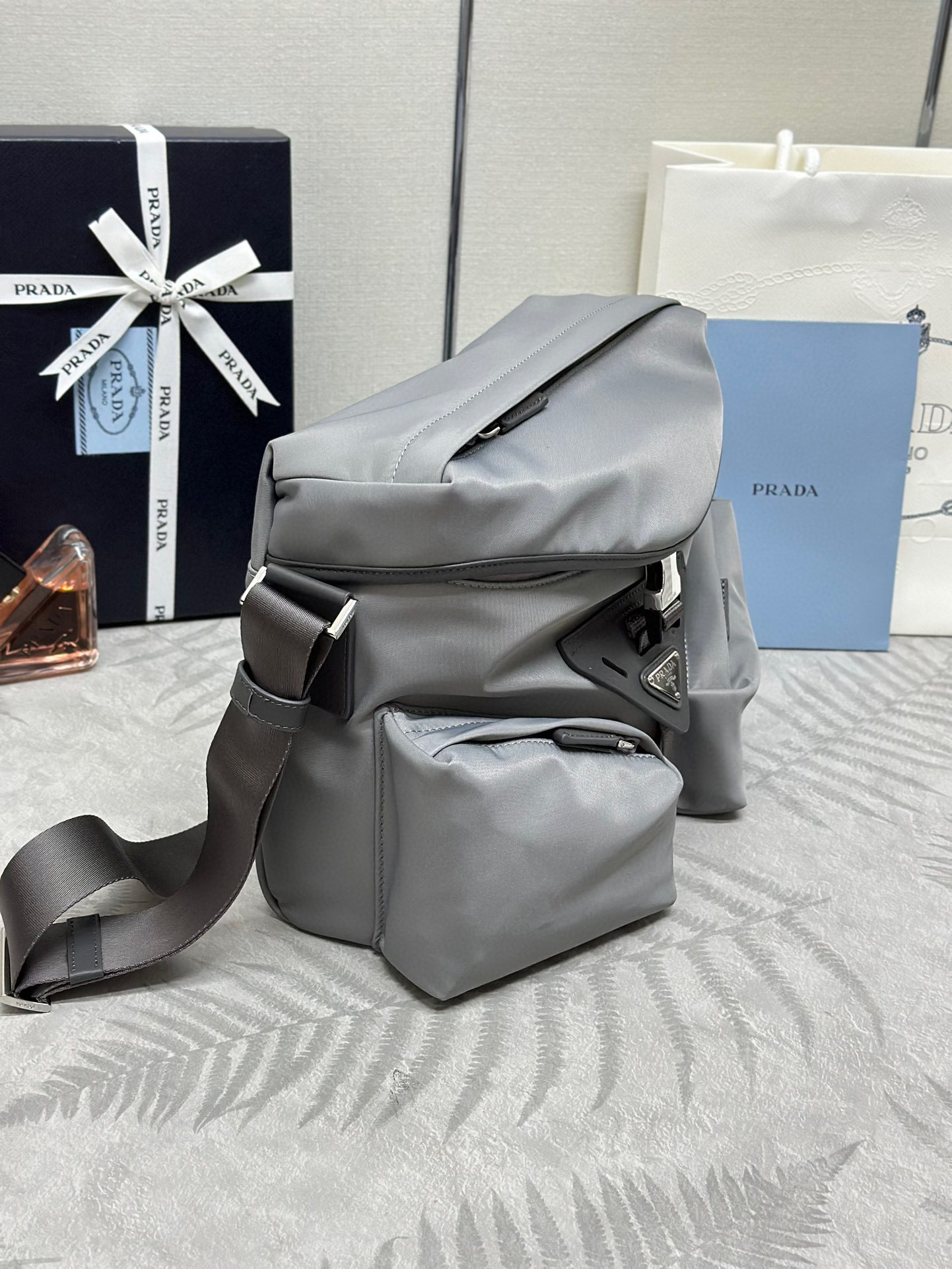 Prada 背包 尺寸：29*23*15cm