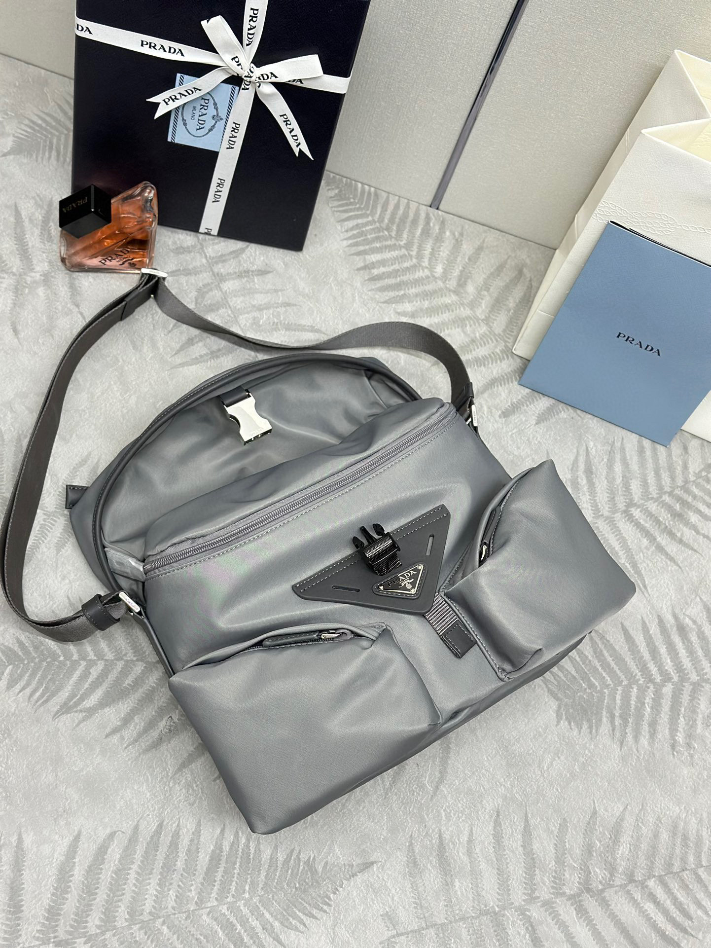 Prada 背包 尺寸：29*23*15cm