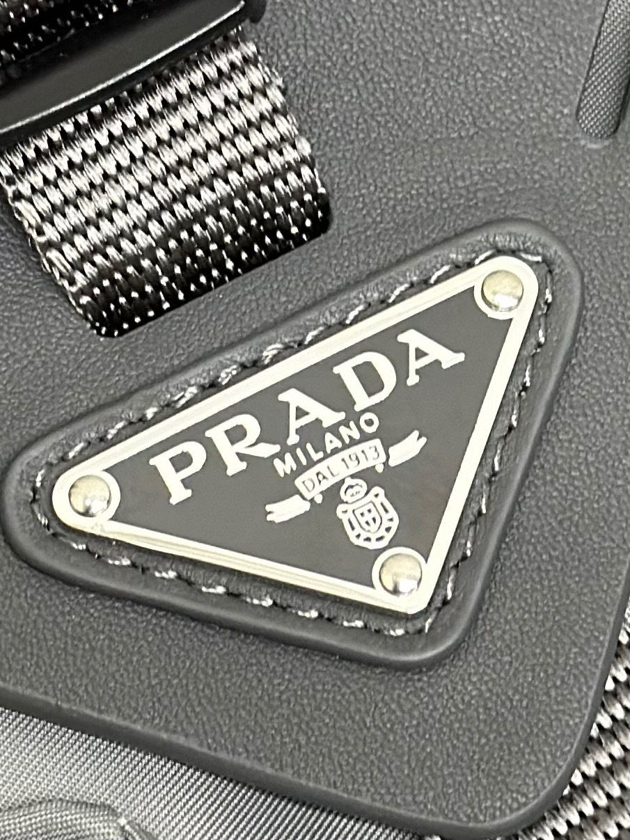 Prada 背包 尺寸：29*23*15cm