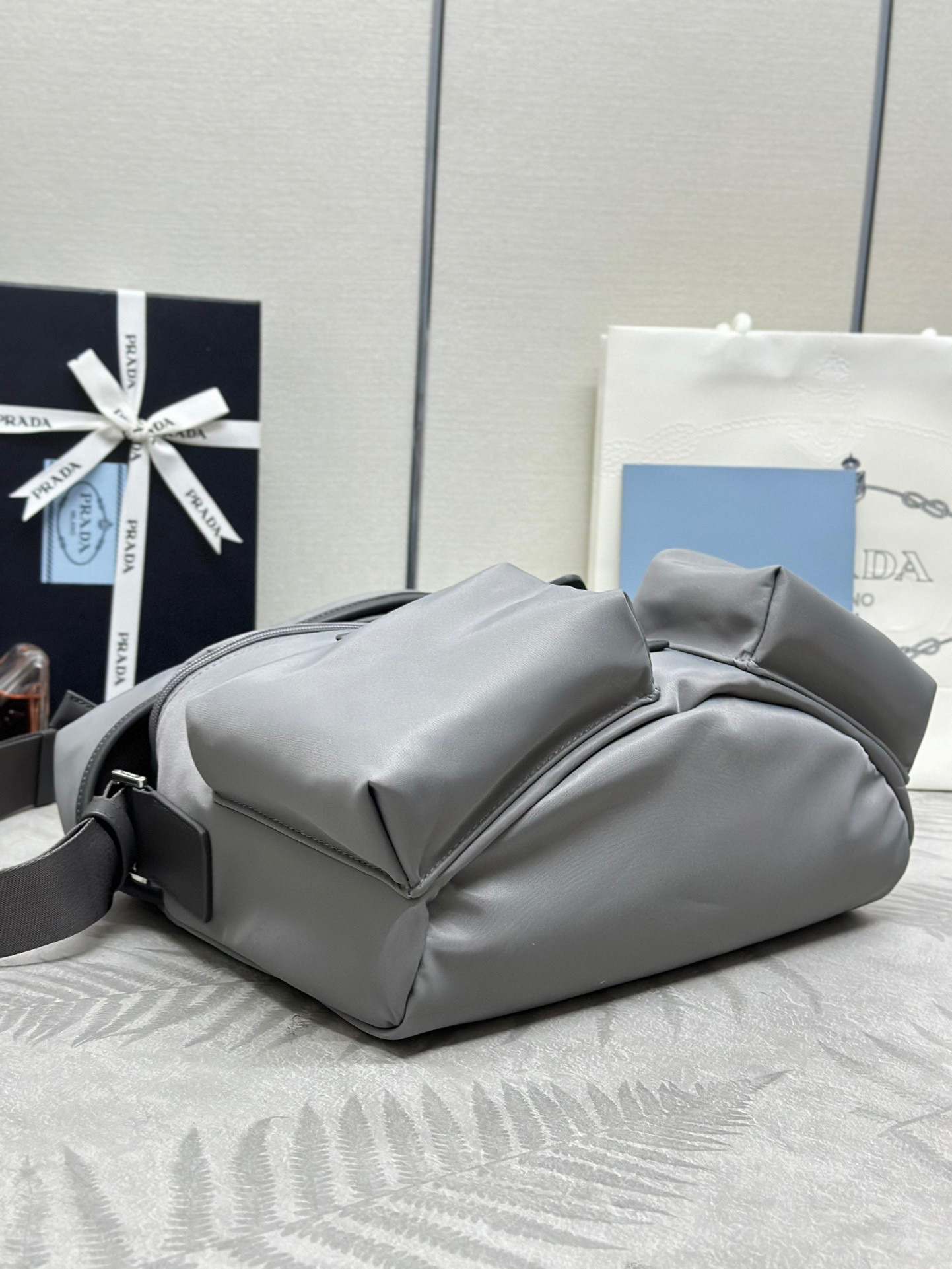 Prada 背包 尺寸：29*23*15cm