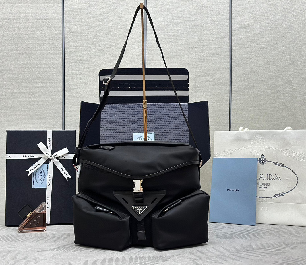 Prada 背包 尺寸：29*23*15cm