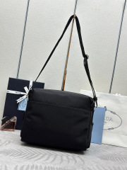 Prada 背包 尺寸：29*23*15cm