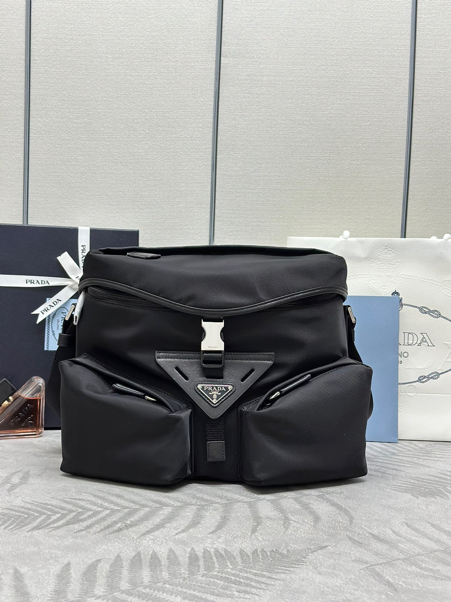 Prada 背包 尺寸：29*23*15cm