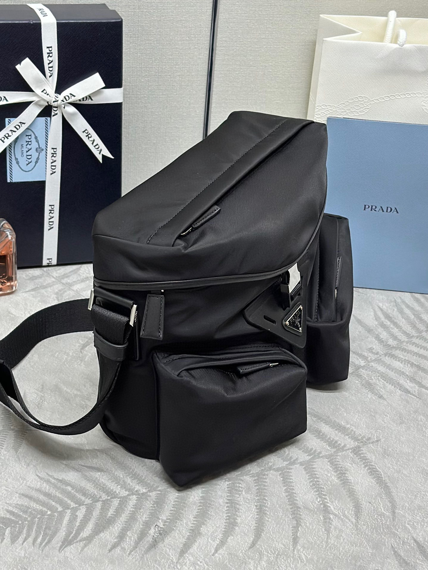 Prada 背包 尺寸：29*23*15cm