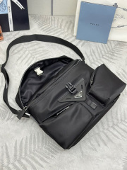 Prada 背包 尺寸：29*23*15cm