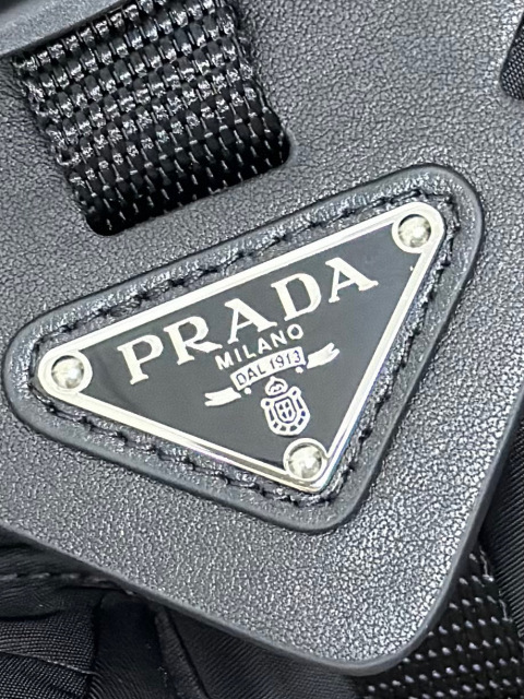 Prada 背包 尺寸：29*23*15cm
