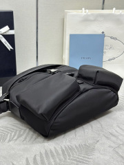 Prada 背包 尺寸：29*23*15cm