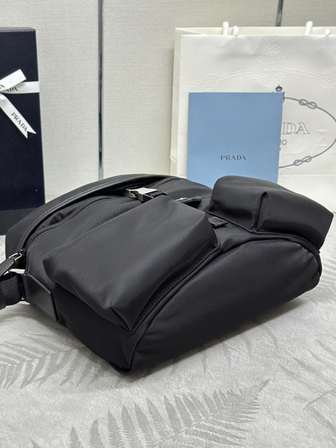 Prada 背包 尺寸：29*23*15cm