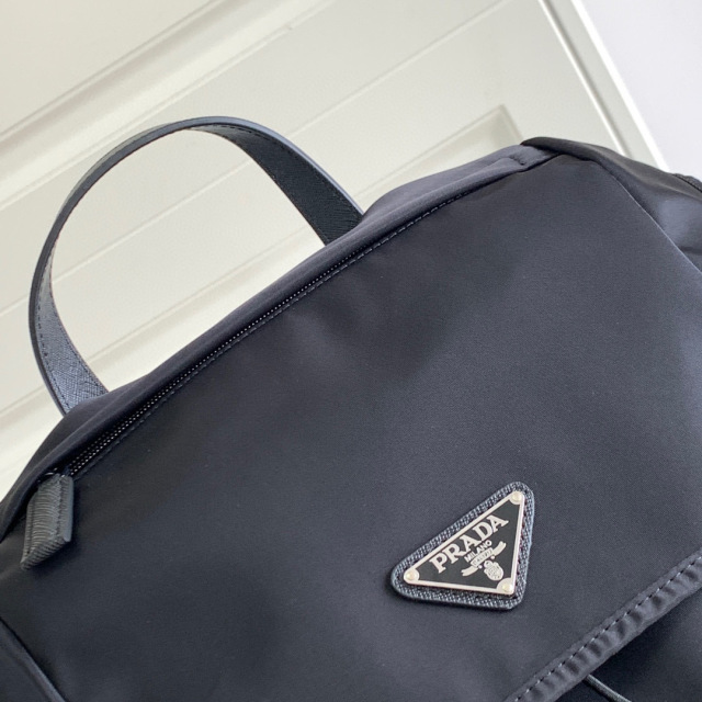 Prada 背包 尺寸：27*45*17cm