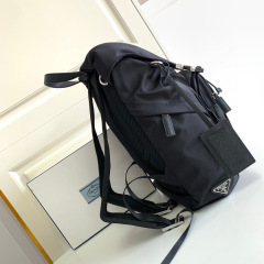 Prada 背包 尺寸：27*45*17cm