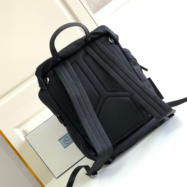 Prada 背包 尺寸：27*45*17cm
