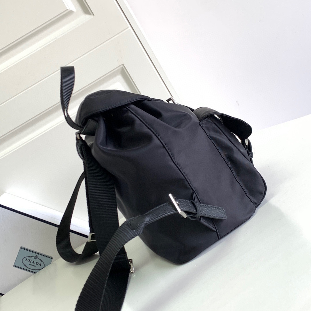 Prada Rucksacktasche Größe: 30 x 32 x 15 cm