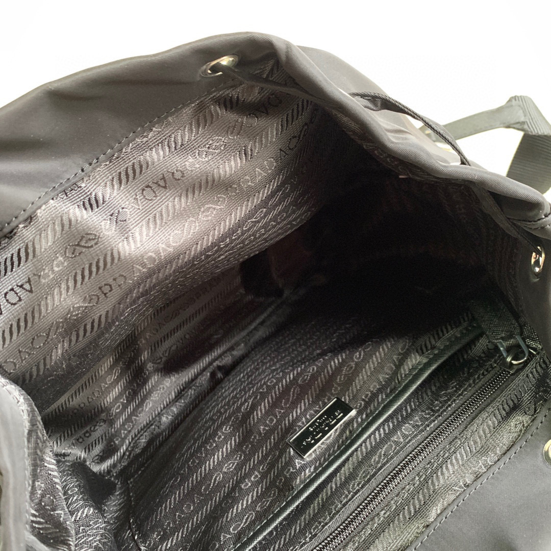 Prada Rucksacktasche Größe: 30 x 32 x 15 cm