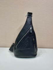 Prada Brusttasche, Größe: 26,5 x 37,5 x 10 cm