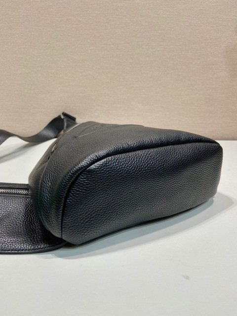 Prada Brusttasche, Größe: 26,5 x 37,5 x 10 cm