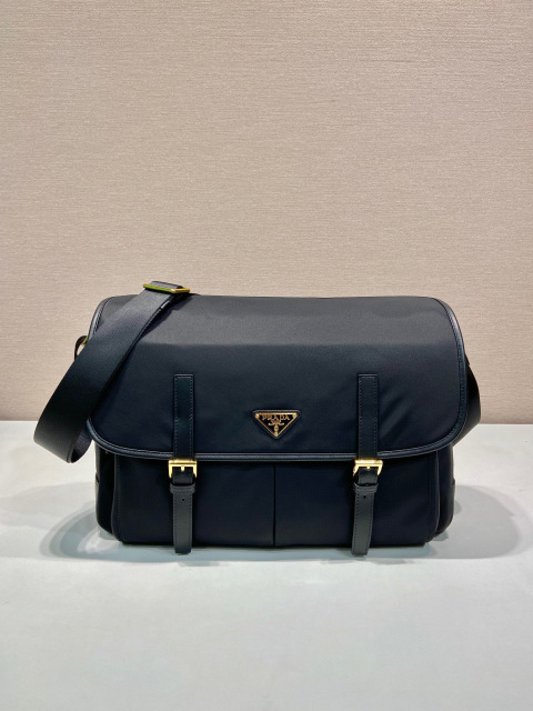 Prada 邮差包 尺寸：38*27*13cm