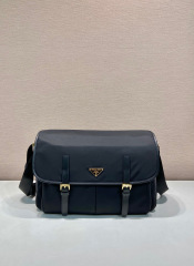 Prada 邮差包 尺寸：38*27*13cm