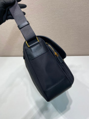 Prada 邮差包 尺寸：38*27*13cm