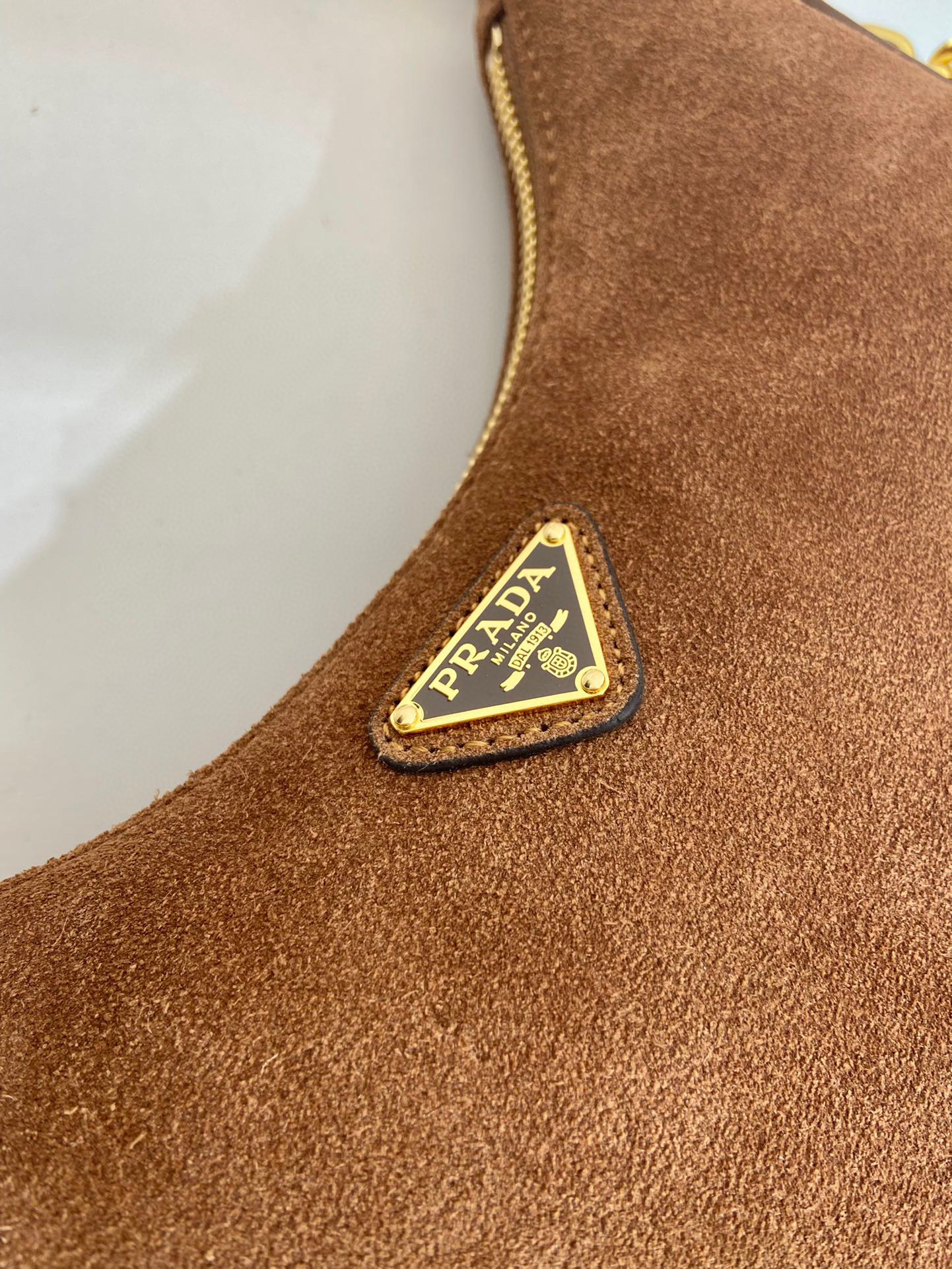 Prada 手袋尺寸：22*18*6cm