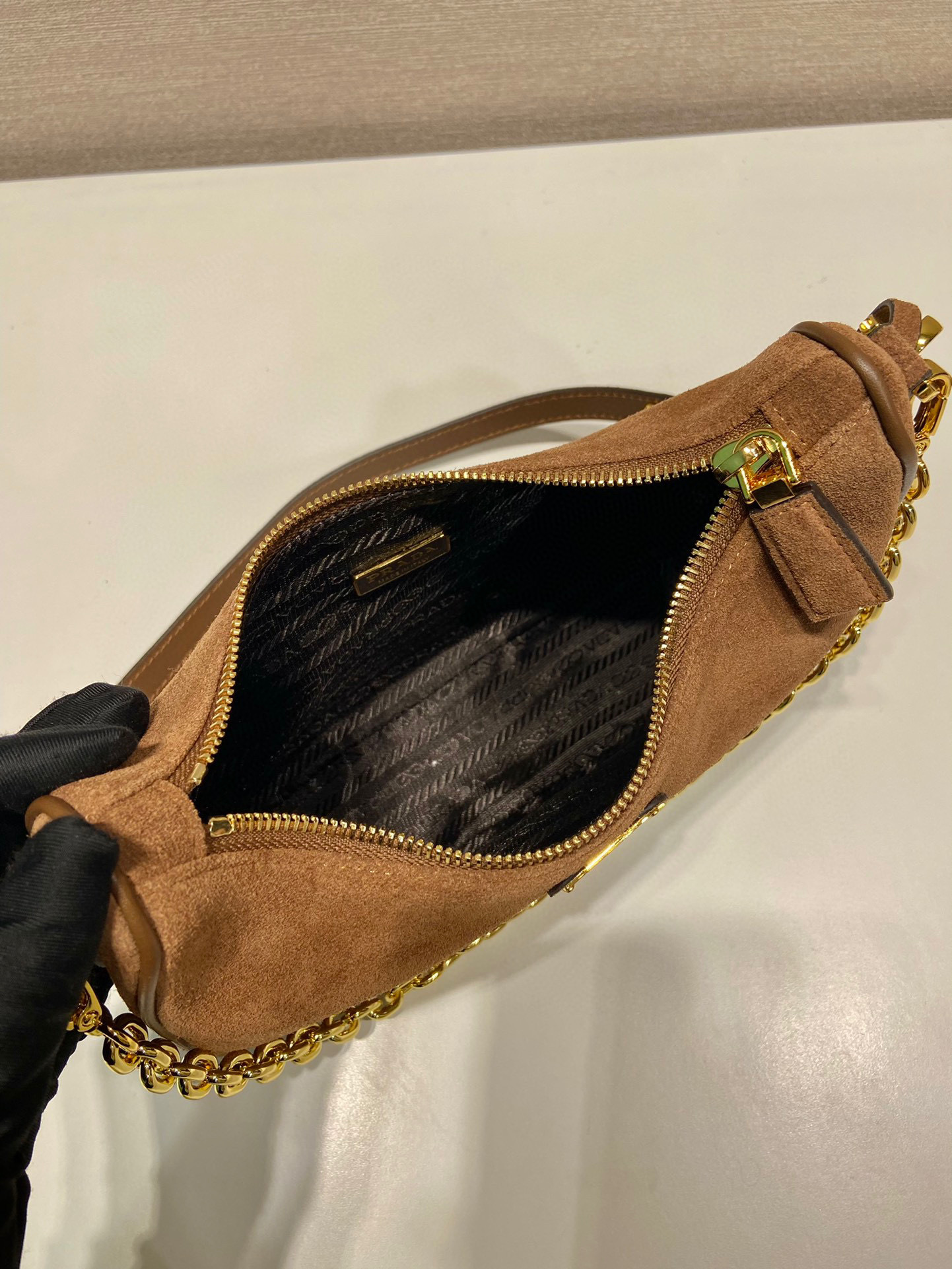 Prada 手袋尺寸：22*18*6cm