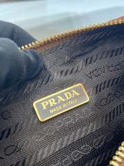 Prada 手袋尺寸：22*18*6cm