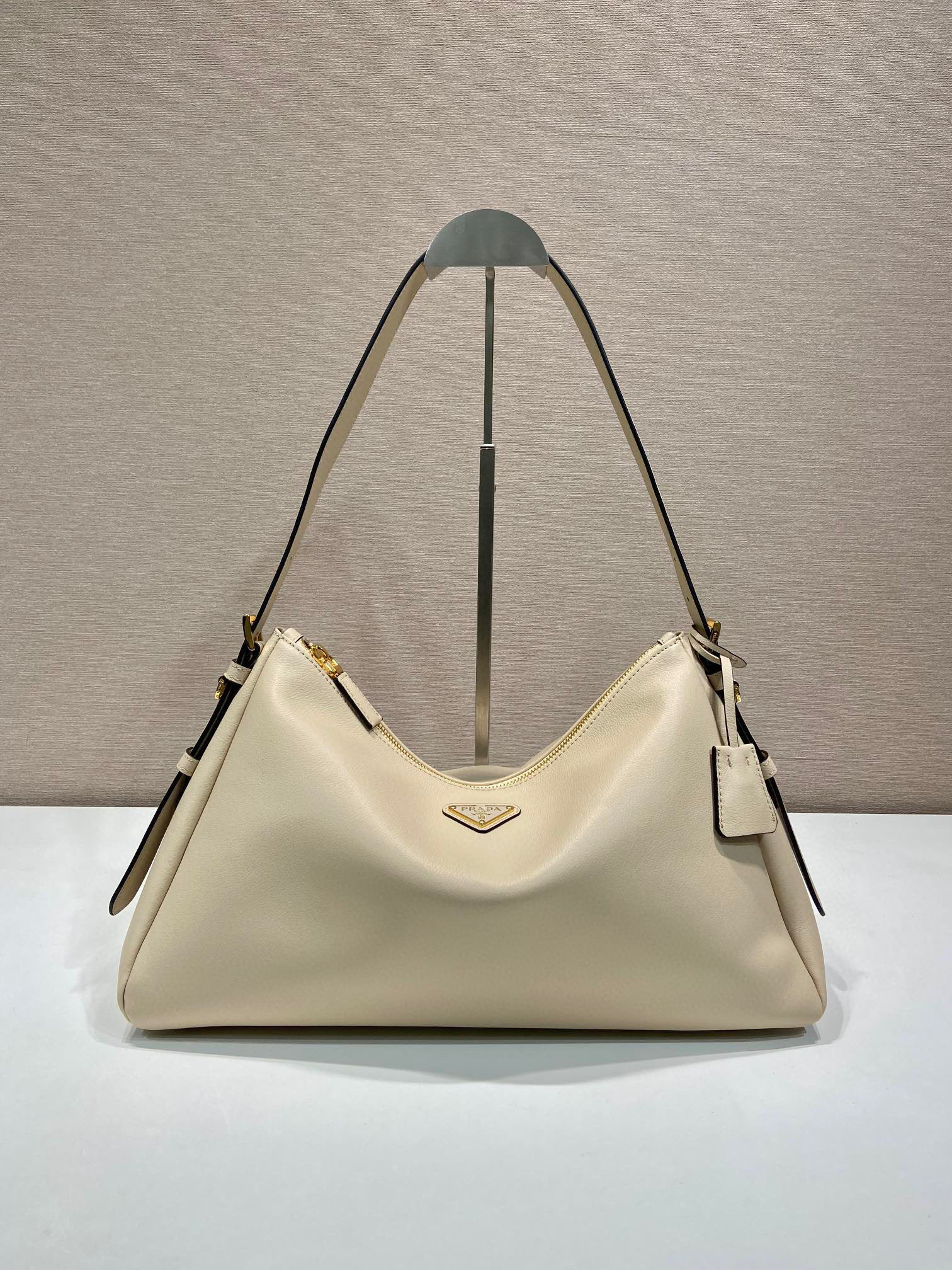 Prada Unterarmtasche Größe: 39 x 24 x 12 cm