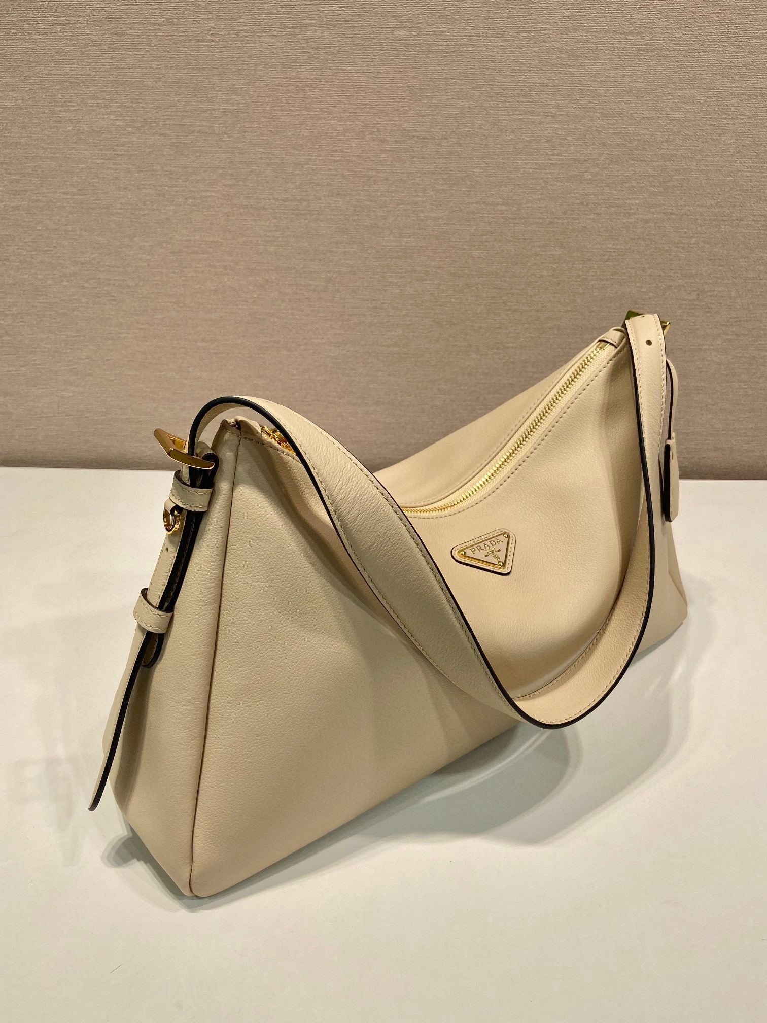 Prada Unterarmtasche Größe: 39 x 24 x 12 cm