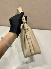 Prada Unterarmtasche Größe: 39 x 24 x 12 cm