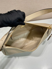 Prada Unterarmtasche Größe: 39 x 24 x 12 cm