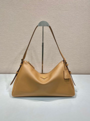 Prada 腋下包 尺寸：39*24*12cm