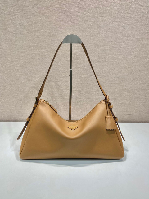 Prada 腋下包 尺寸：39*24*12cm